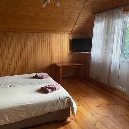 під лісом Hotel